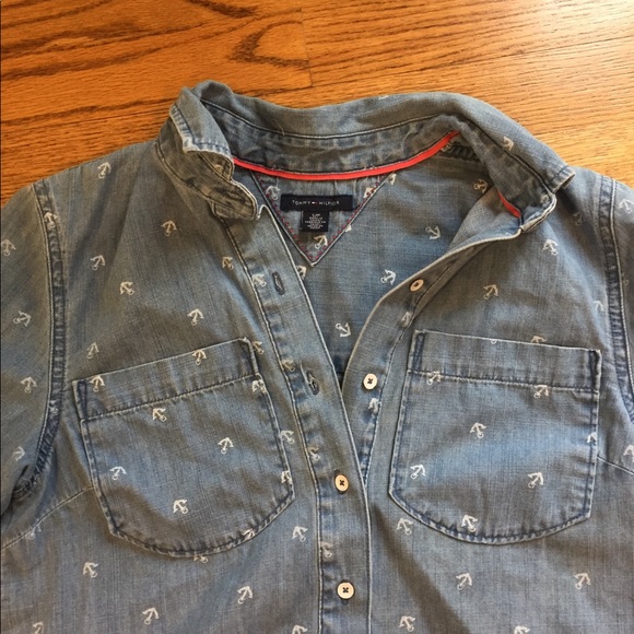 EUC CUTE TOMMY HILFIGER SHORT SLEEVE JEAN TOP - Picture 2 of 3